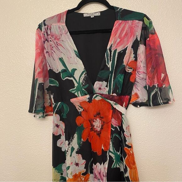 Hope & Ivy Maternity wrap maxi dress in black base floral ruffle lightweight 10 - Picture 3 of 16